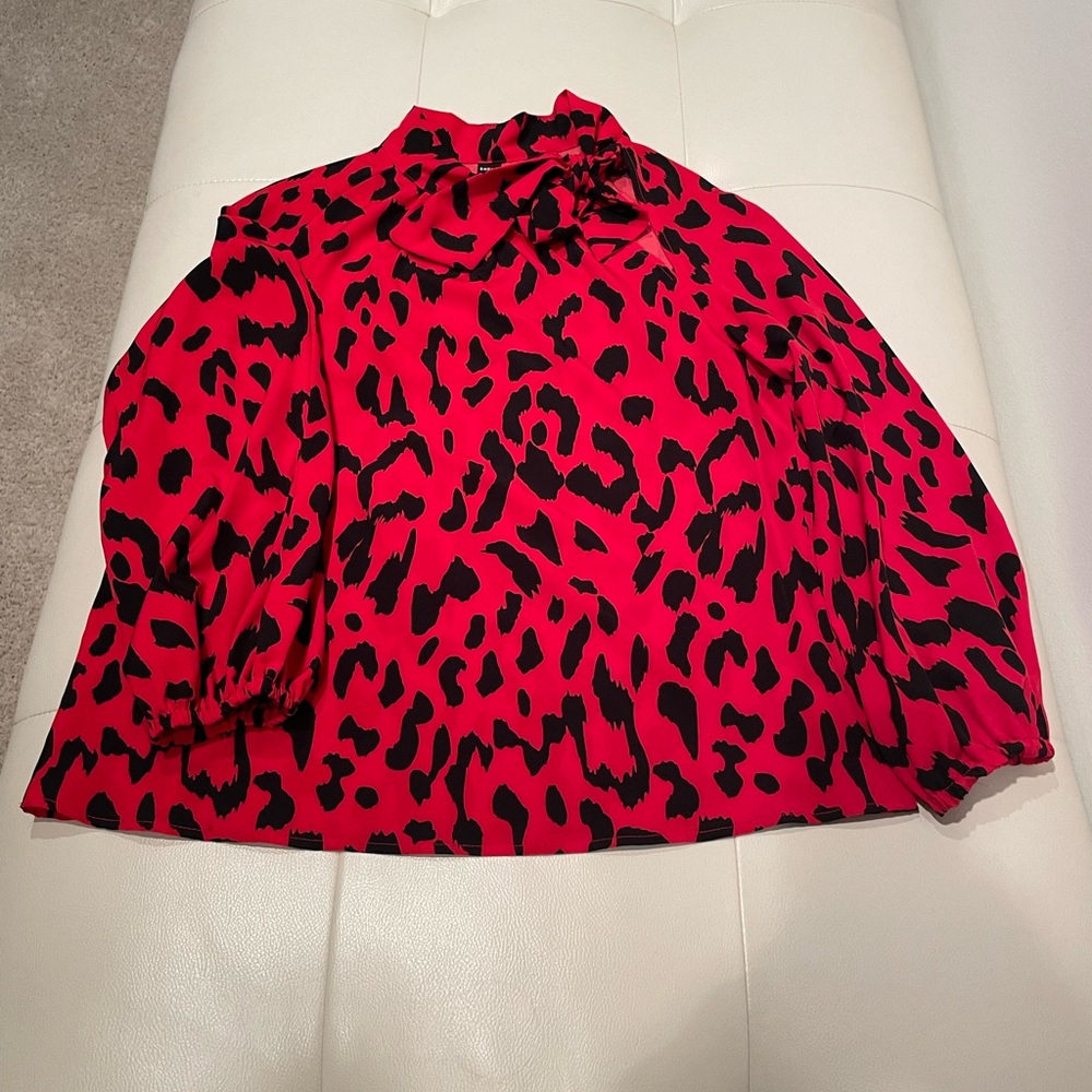 Blouse w/ tie neck